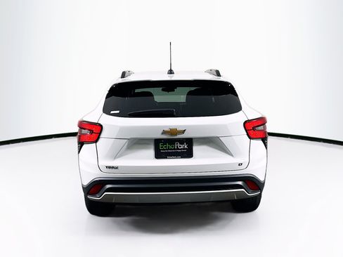 Used 2025 Chevrolet Trax LT FWD image 7