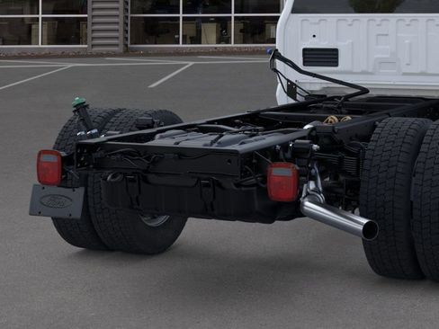 New 2025 Ford F550 4x4 Supercab Super Duty image 5