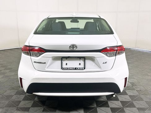 Used 2022 Toyota Corolla LE FWD image 4