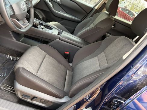 Used 2025 Nissan Rogue SV image 33