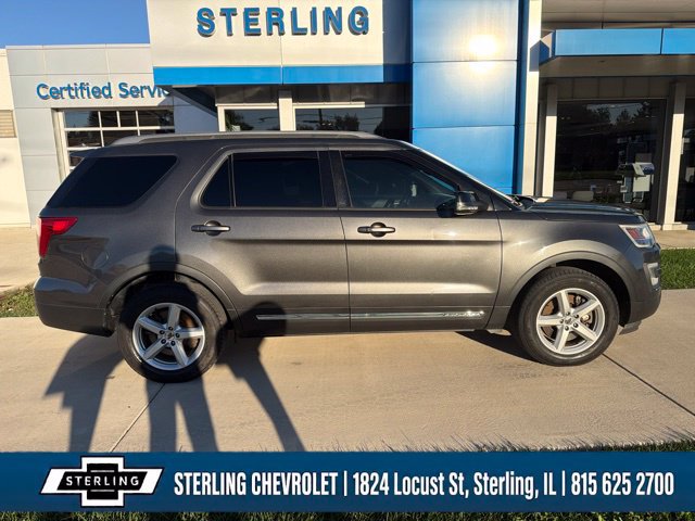 Used 2017 Ford Explorer XLT w/ Equipment Group 201A AWD/4WD image 7