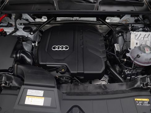 Used 2025 Audi Q5 2.0T Premium Plus w/ Premium Plus Package AWD/4WD image 13
