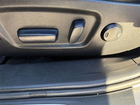 Used 2014 Toyota Highlander Limited image 27