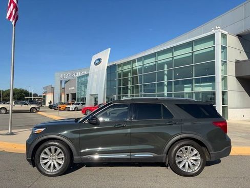 Used 2023 Ford Explorer Limited w/ Limited Technology Package RWD image 2