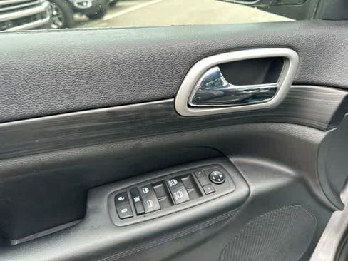 Used 2019 Jeep Grand Cherokee Altitude AWD/4WD image 8
