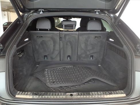 Used 2019 Audi Q8 Premium Plus w/ Premium Plus image 19