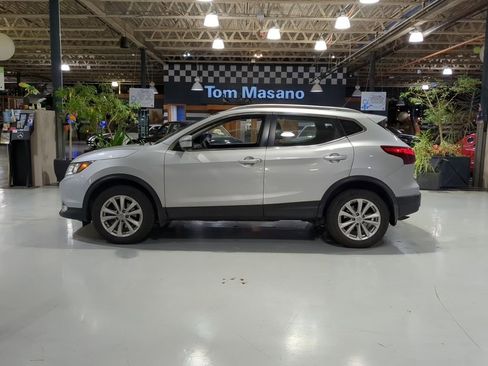 Used 2017 Nissan Rogue Sport SV w/ SV Premium Package image 8