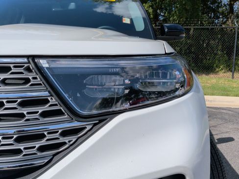Used 2023 Ford Explorer Limited w/ Limited Technology Package RWD image 3
