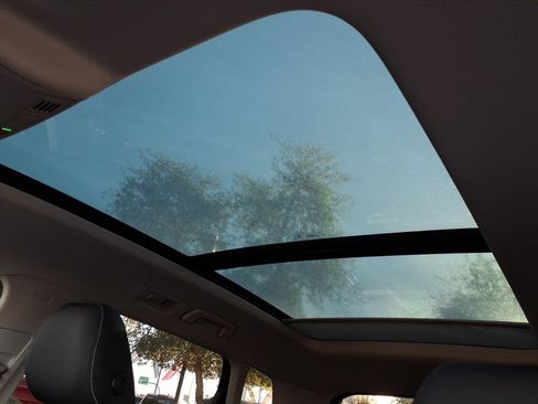 Used 2024 Volkswagen Taos SE w/ Panoramic Sunroof Package image 13