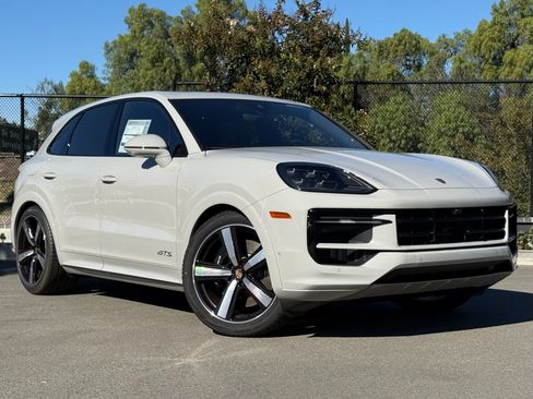 New 2026 Porsche Cayenne GTS AWD/4WD image 9