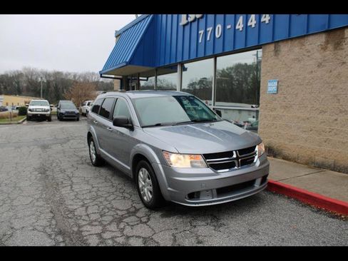 Used 2020 Dodge Journey SE image 1