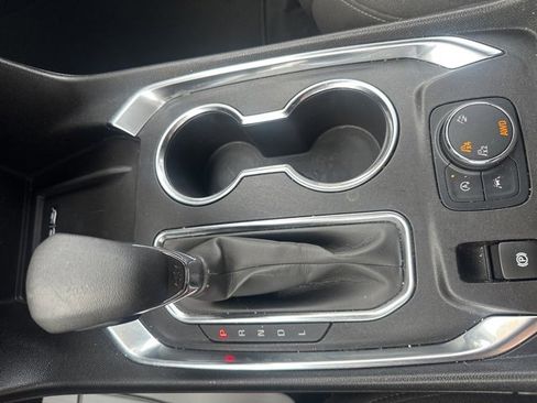 Used 2023 Chevrolet Traverse LT image 18