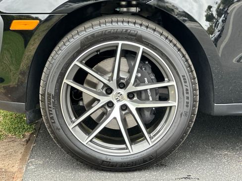 Certified 2025 Porsche Macan AWD/4WD image 30
