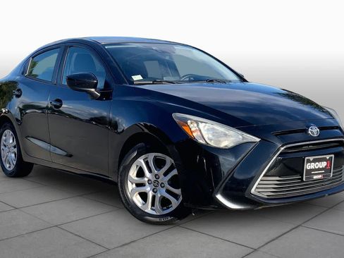 Used 2017 Toyota Yaris iA FWD image 3