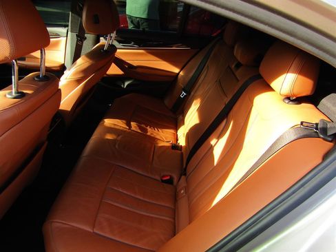 Used 2017 BMW 540i image 8