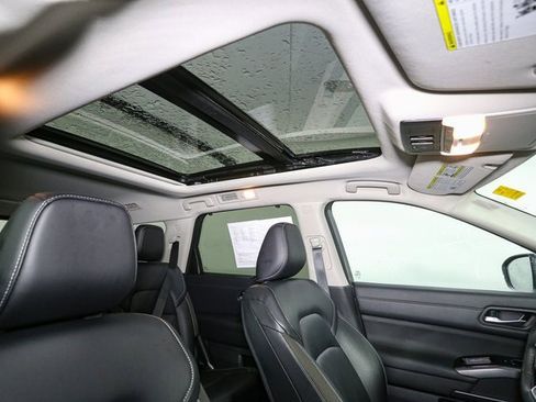 Used 2023 Nissan Pathfinder SL w/ SL Premium Package image 17