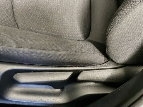 Used 2020 Toyota Corolla LE FWD image 15