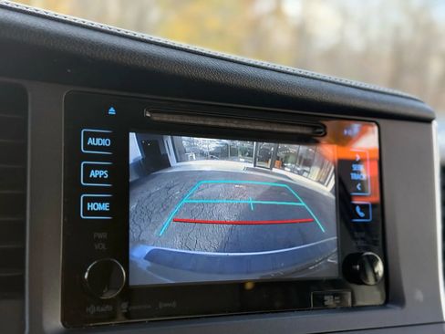 Used 2016 Toyota Sienna Limited image 12