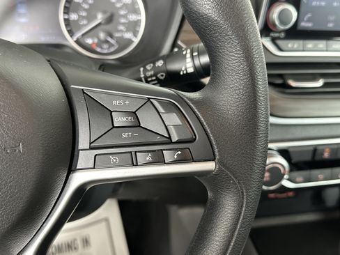 Used 2024 Nissan Altima 2.5 SV image 28