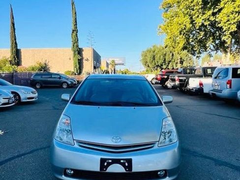 Used 2004 Toyota Prius image 2