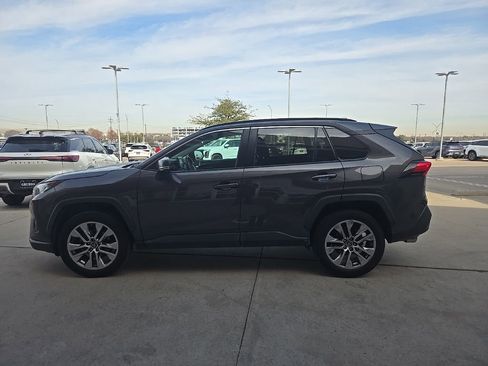 Used 2019 Toyota RAV4 XLE Premium image 7