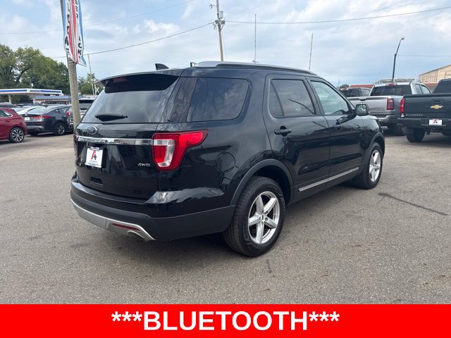 Used 2017 Ford Explorer XLT AWD/4WD image 3