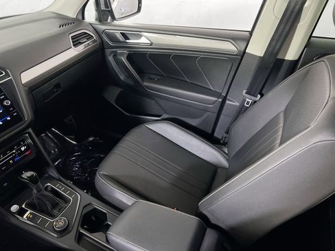 Used 2023 Volkswagen Tiguan SE AWD/4WD image 22