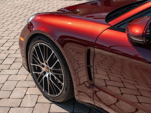 Used 2023 Porsche Panamera 4 image 23