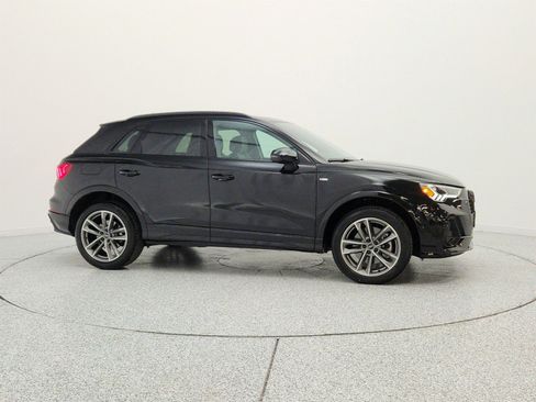 Used 2023 Audi Q3 2.0T Premium w/ Black Optic Sport Package AWD/4WD image 4