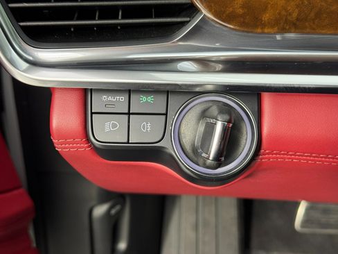 Used 2022 Porsche Panamera 4S w/ Premium Package image 19