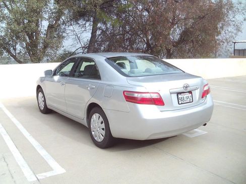 Used 2009 Toyota Camry LE image 11