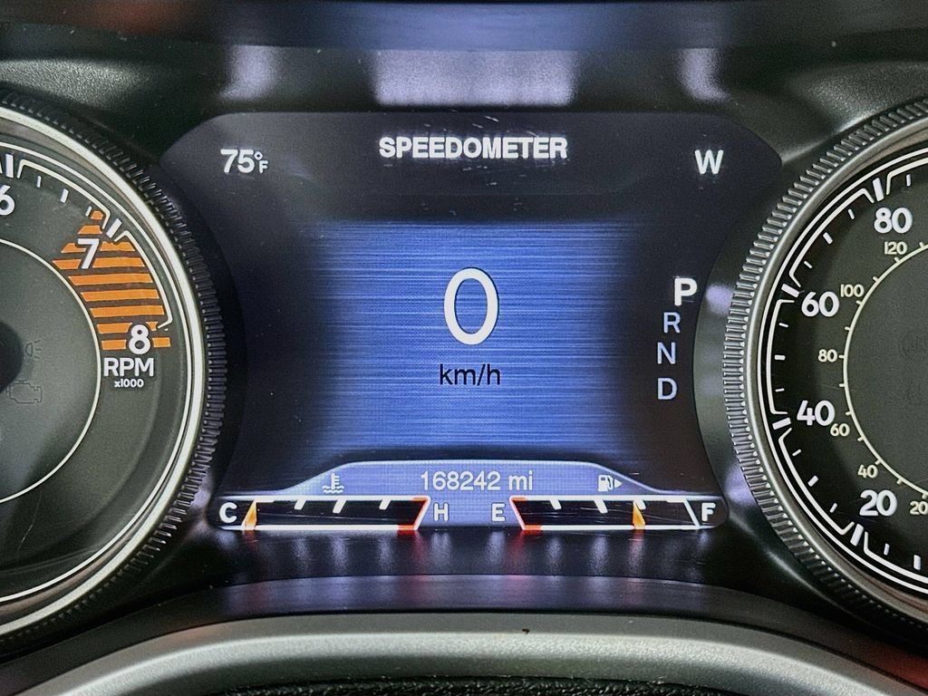 Used 2018 Jeep Cherokee Trailhawk AWD/4WD image 13