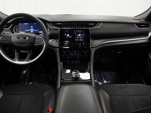 Certified 2025 Jeep Grand Cherokee Altitude image 27