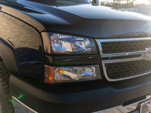 Used 2006 Chevrolet Silverado 3500 LT w/ Heavy-Duty Power Package image 27