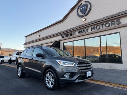 Used 2017 Ford Escape SE w/ Equipment Group 201A