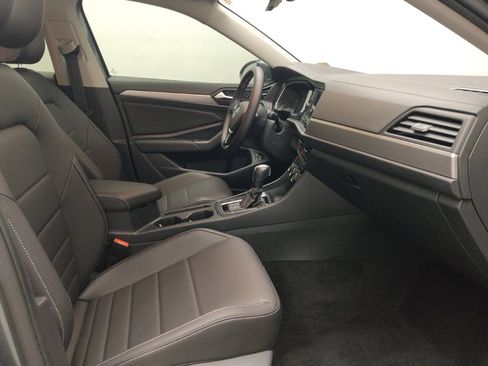 Used 2021 Volkswagen Jetta SE w/ SE Cold Weather Package image 21