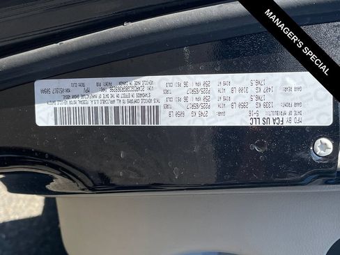 Used 2016 Dodge Grand Caravan SXT FWD image 28
