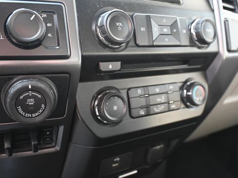 Used 2018 Ford F150 XLT w/ Max Trailer Tow Package image 10