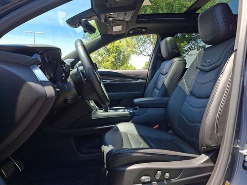 Certified 2025 Cadillac XT6 Sport w/ Platinum Package AWD/4WD image 13
