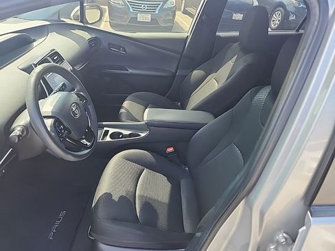 Used 2021 Toyota Prius LE image 10