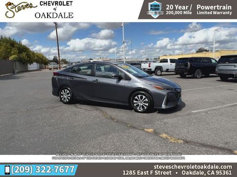Used 2022 Toyota Prius Prime XLE image 2