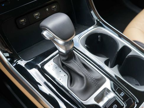 Certified 2023 Kia Carnival EX FWD image 13