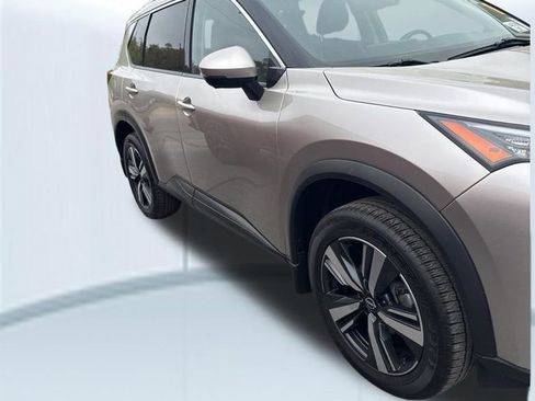 Used 2024 Nissan Rogue SL image 2