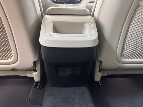 Used 2023 Volvo XC60 B5 Plus image 18