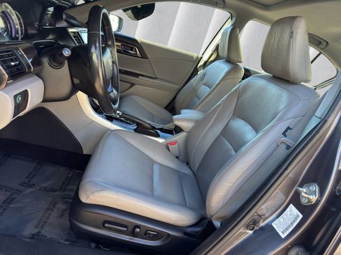 Used 2017 Honda Accord EX-L image 9