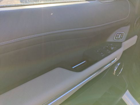 Used 2024 Ford Expedition Limited image 13