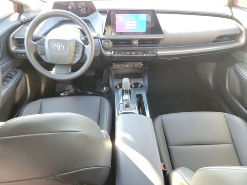 Used 2025 Toyota Prius XLE image 12