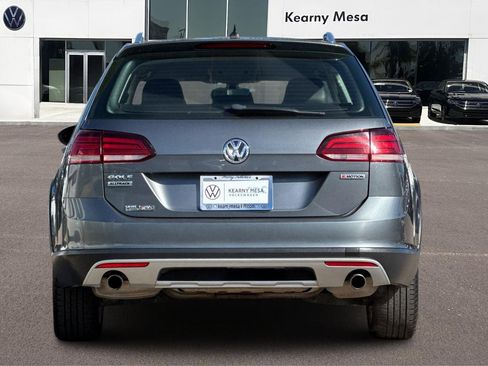 Used 2019 Volkswagen Golf Alltrack S image 5