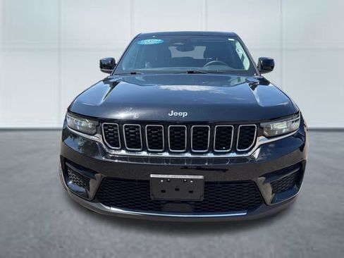 Used 2023 Jeep Grand Cherokee Laredo AWD/4WD image 6