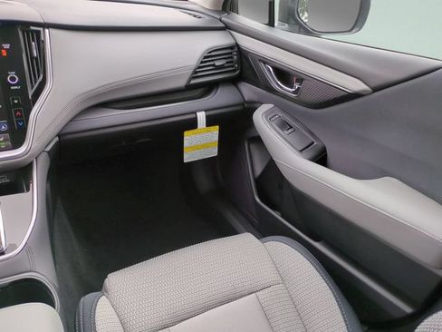 Used 2025 Subaru Outback Premium AWD/4WD image 13